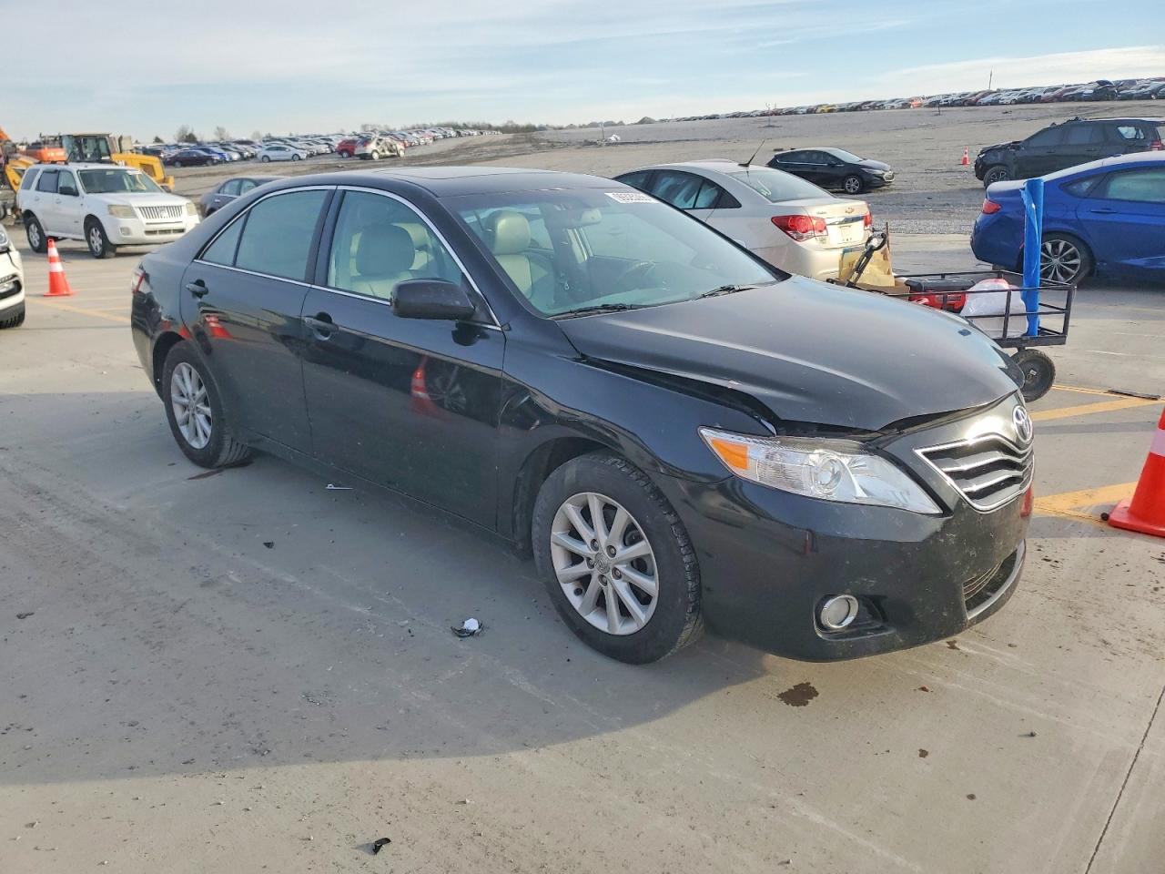 2010 TOYOTA CAMRY BASE photo 4
