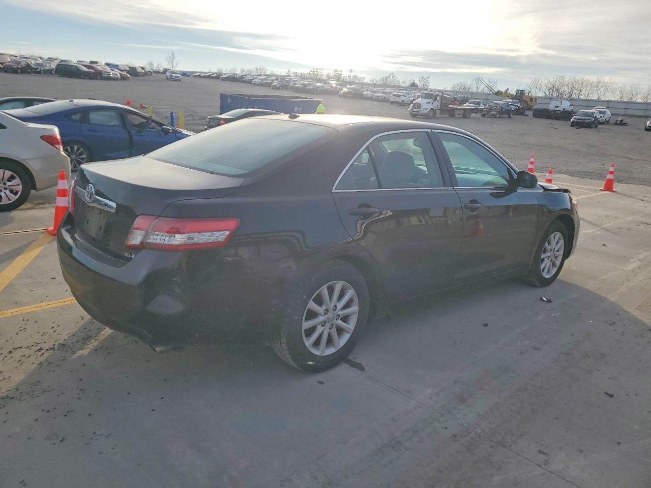 2010 TOYOTA CAMRY BASE photo 3