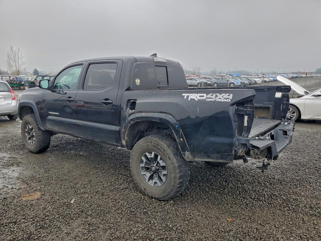 2017 TOYOTA TACOMA DOUBLE CAB photo 2