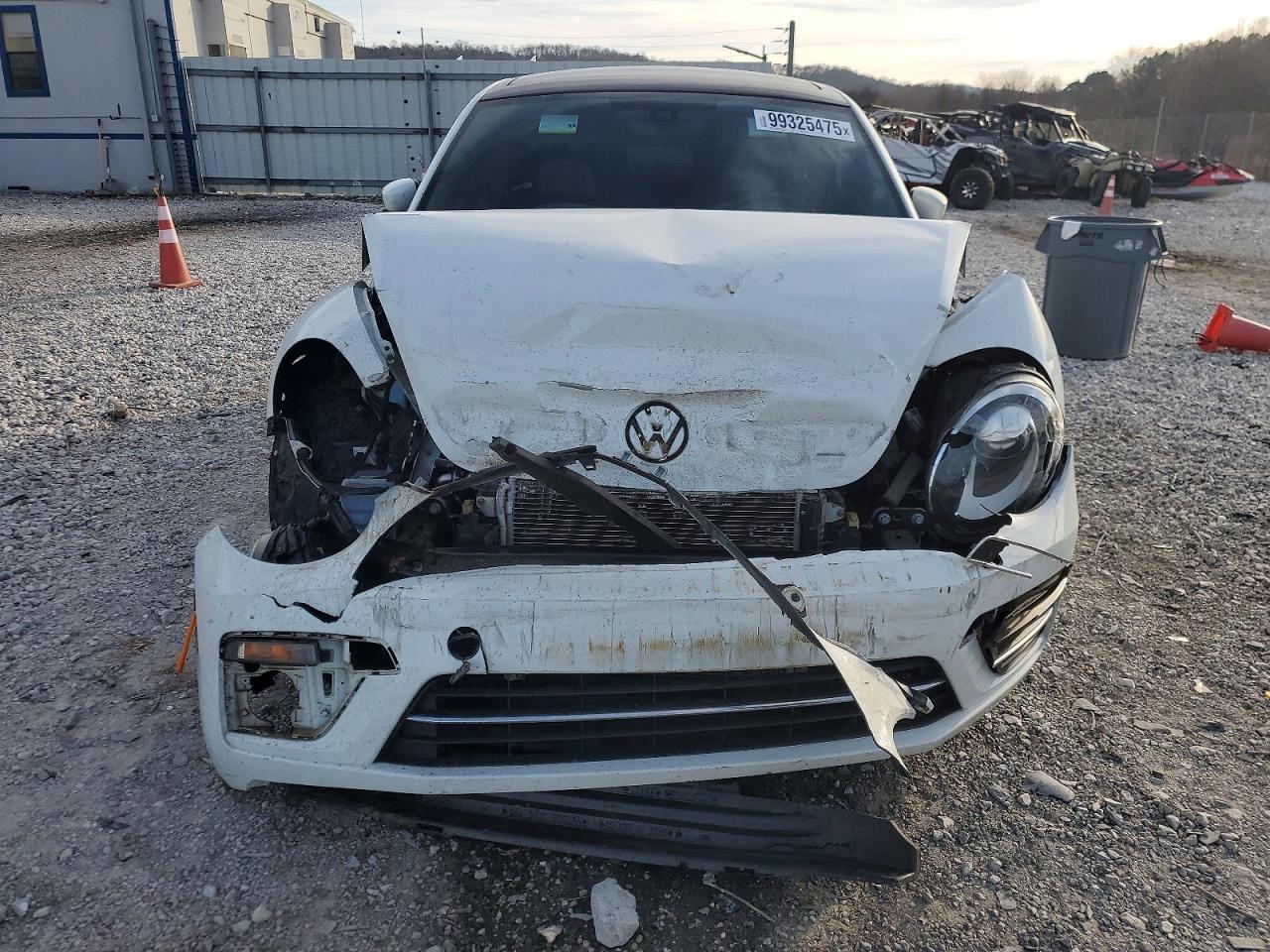 2018 VOLKSWAGEN BEETLE S photo 5