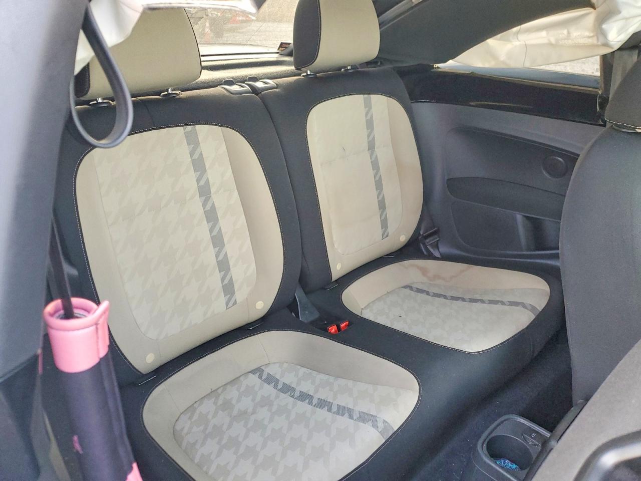 2018 VOLKSWAGEN BEETLE S photo 10