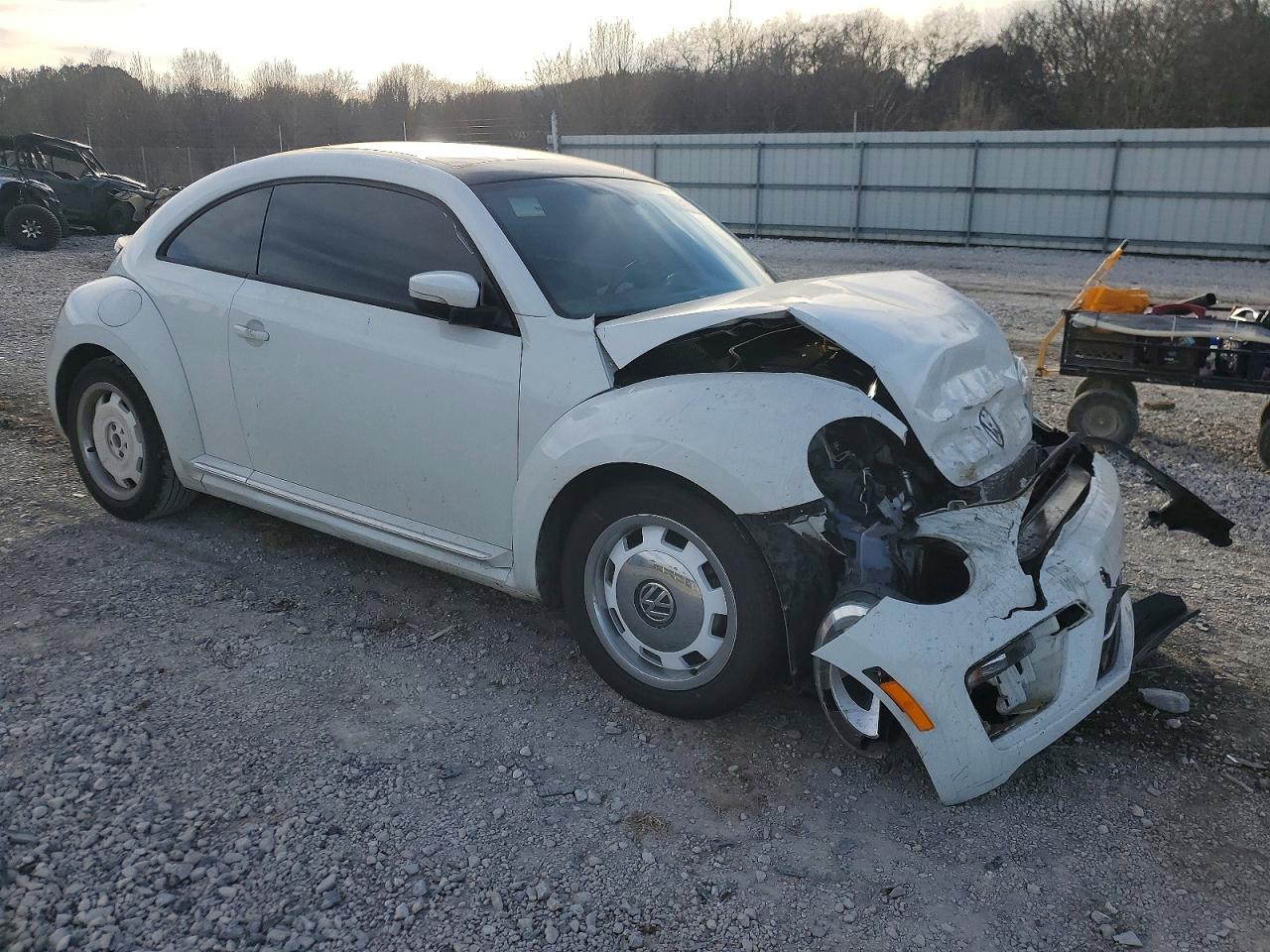 2018 VOLKSWAGEN BEETLE S photo 4
