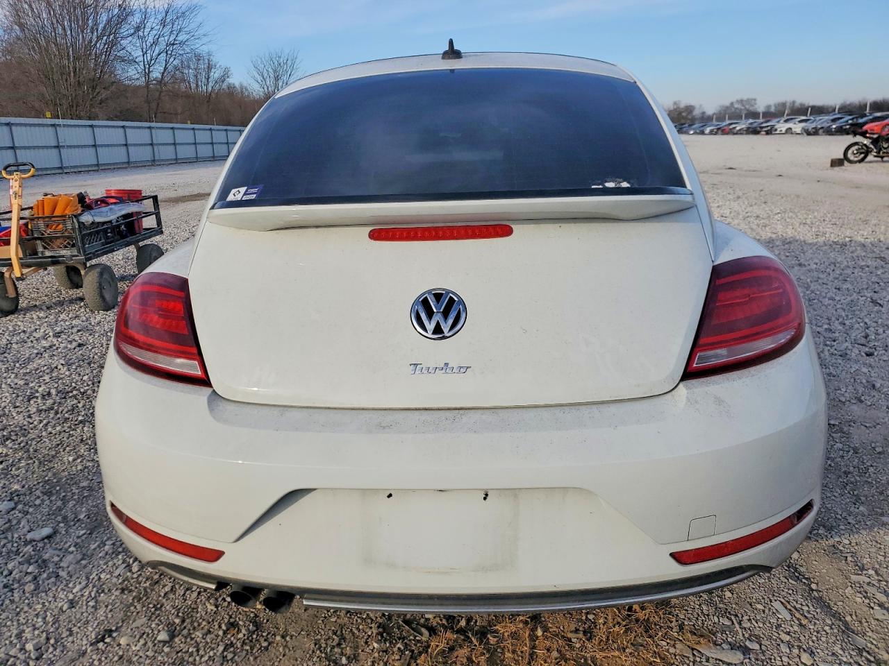 2018 VOLKSWAGEN BEETLE S photo 6