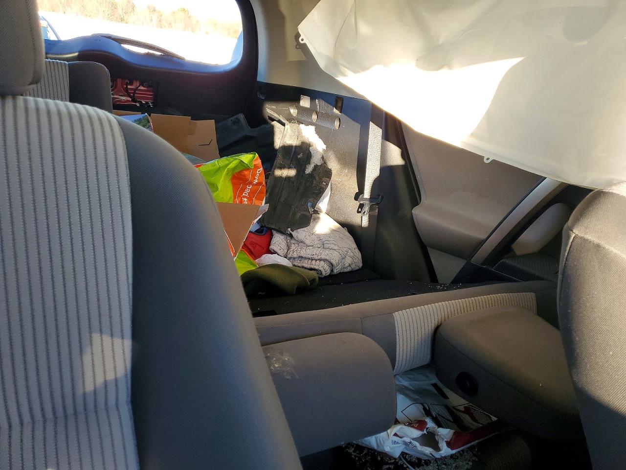 2013 TOYOTA RAV4 LE photo 10