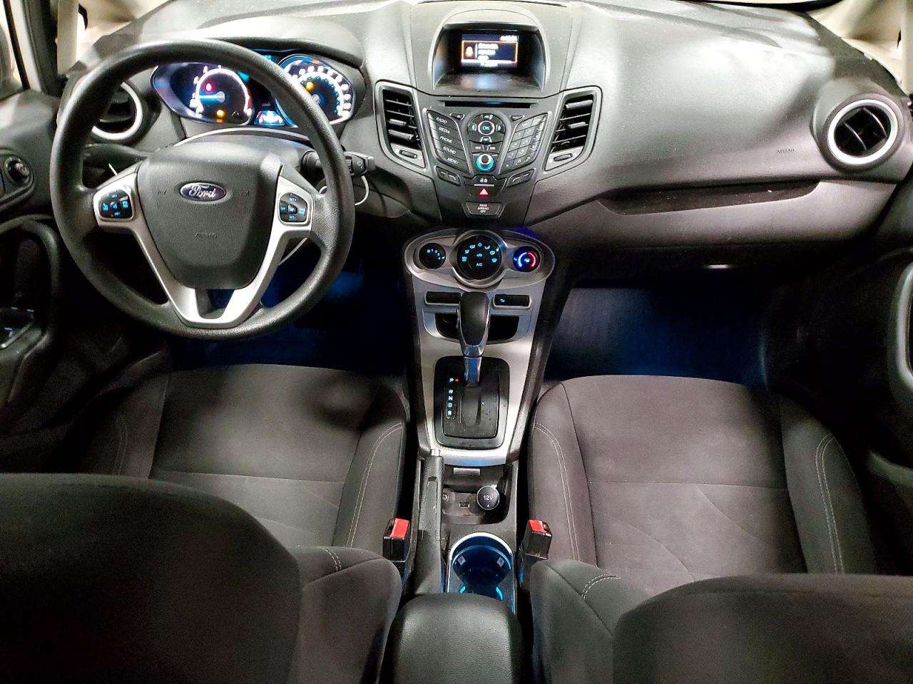 2018 FORD FIESTA SE photo 8