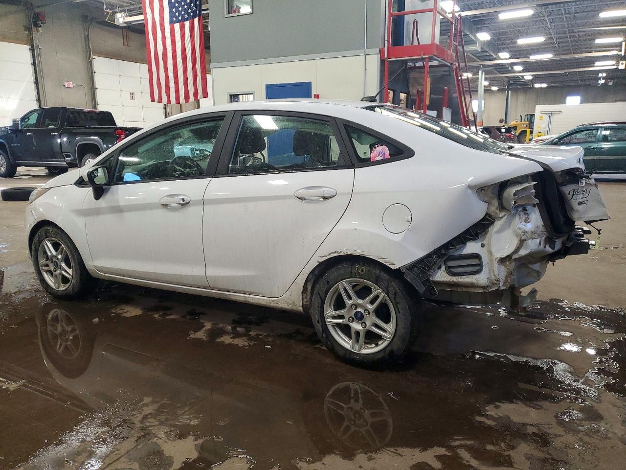 2018 FORD FIESTA SE photo 2