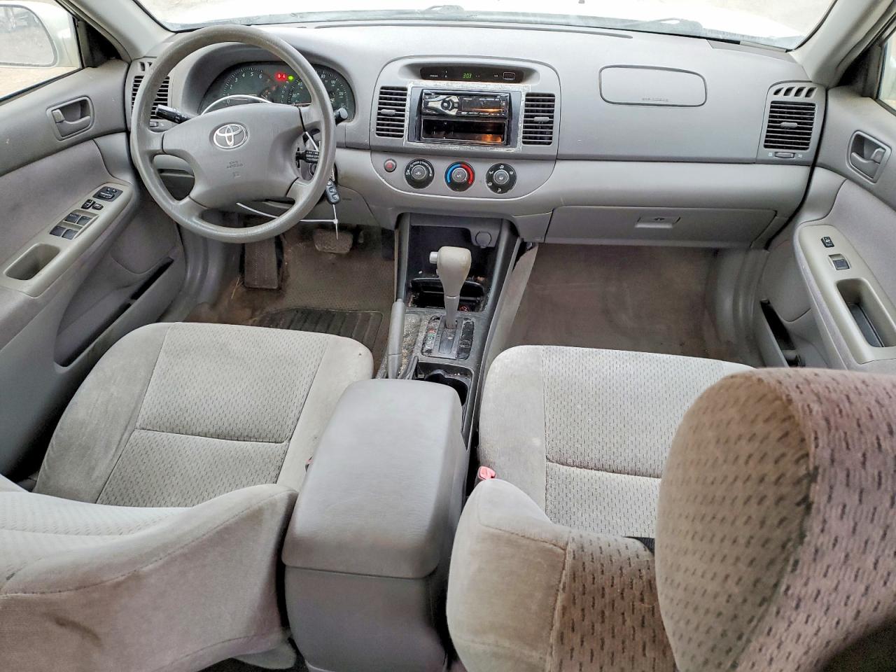 2004 TOYOTA CAMRY LE photo 7