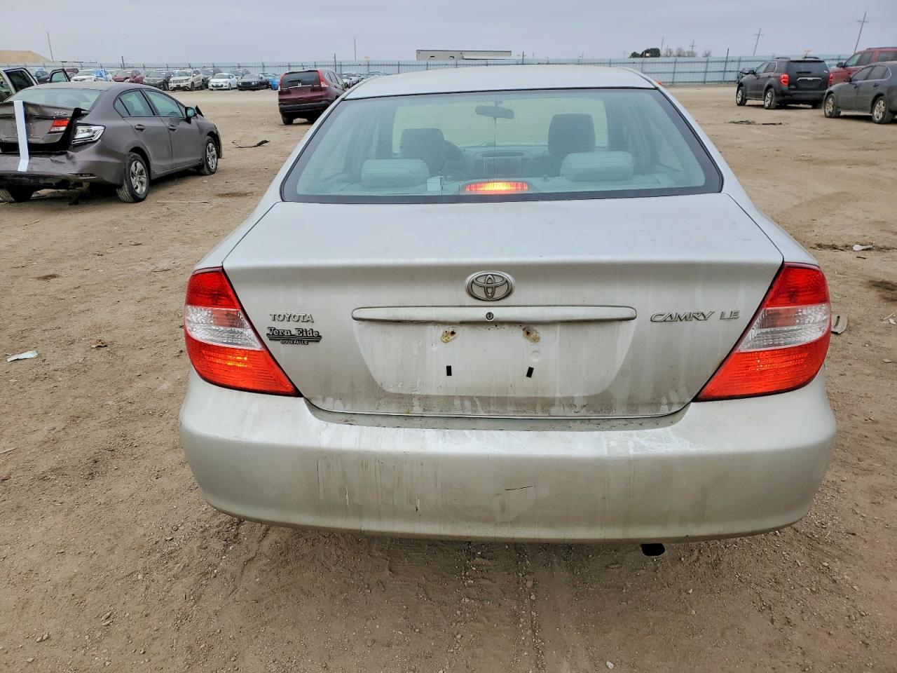 2004 TOYOTA CAMRY LE photo 5