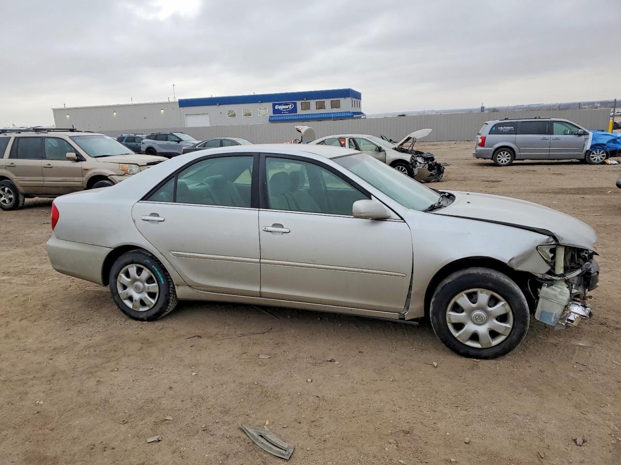 2004 TOYOTA CAMRY LE photo 3