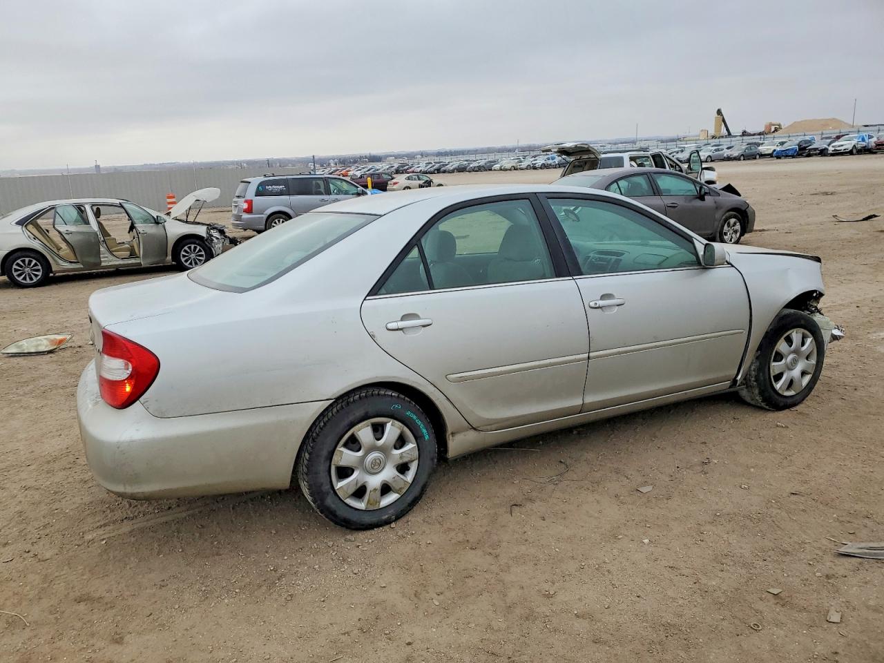 2004 TOYOTA CAMRY LE photo 2