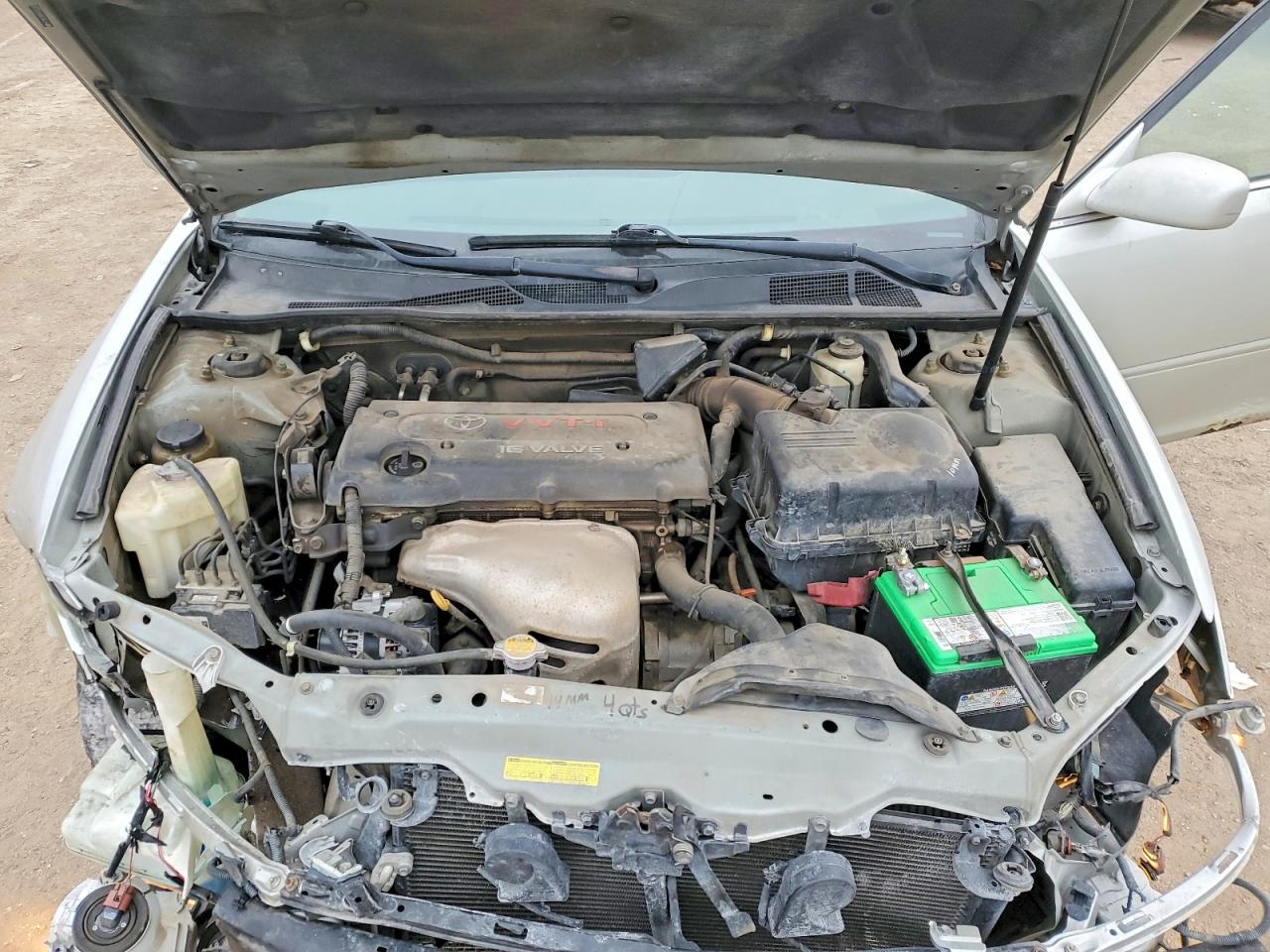 2004 TOYOTA CAMRY LE photo 10