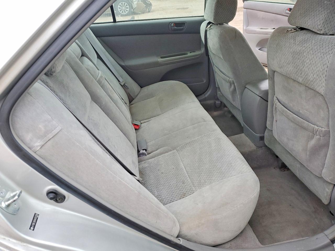 2004 TOYOTA CAMRY LE photo 9