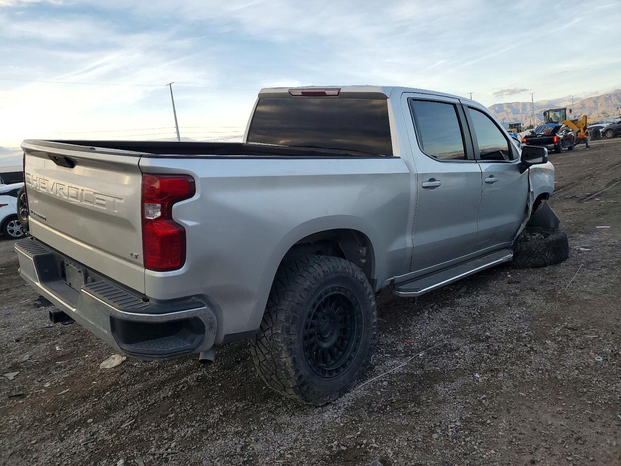 2021 CHEVROLET SILVERADO C1500 LT photo 3