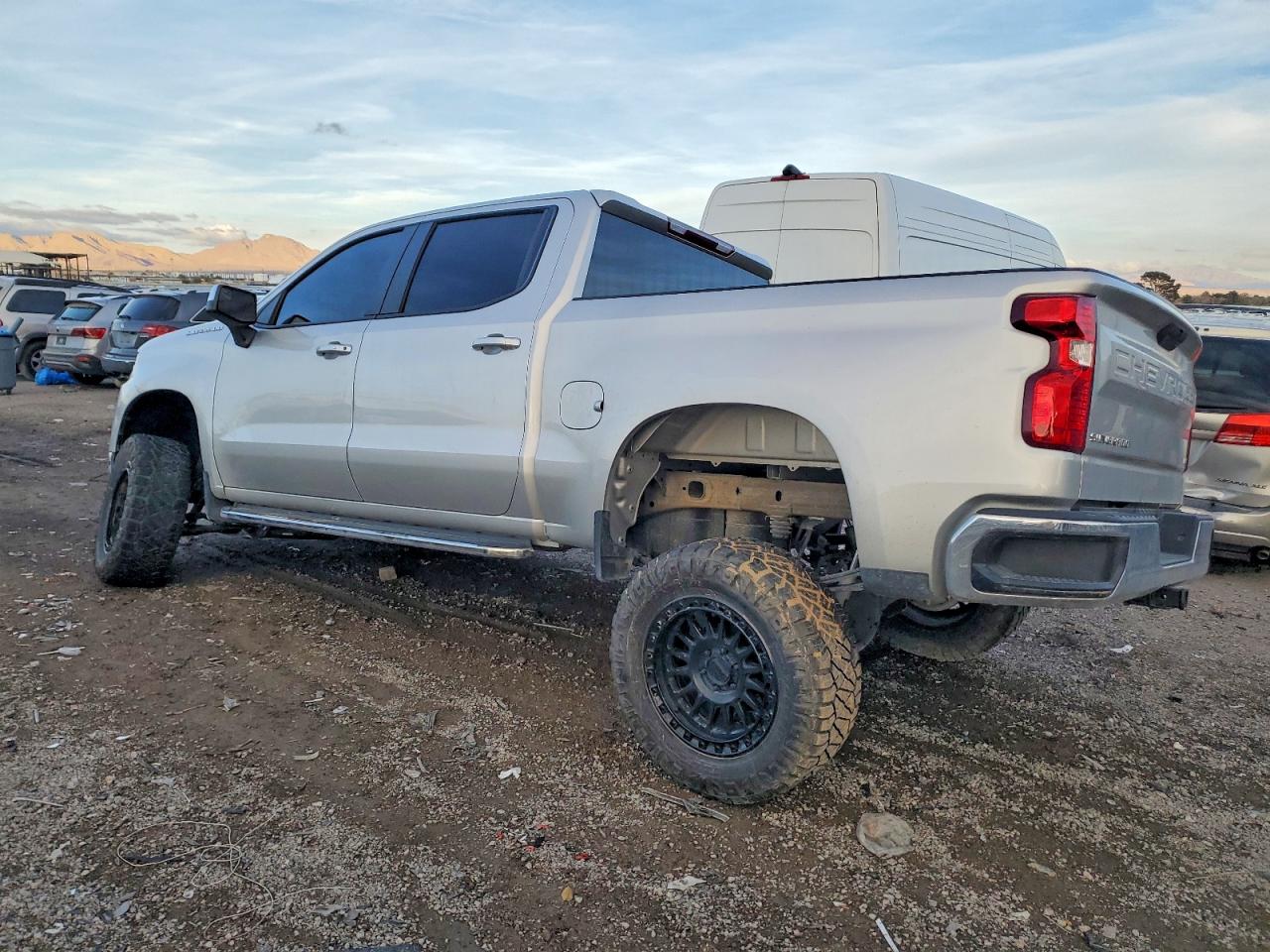 2021 CHEVROLET SILVERADO C1500 LT photo 2