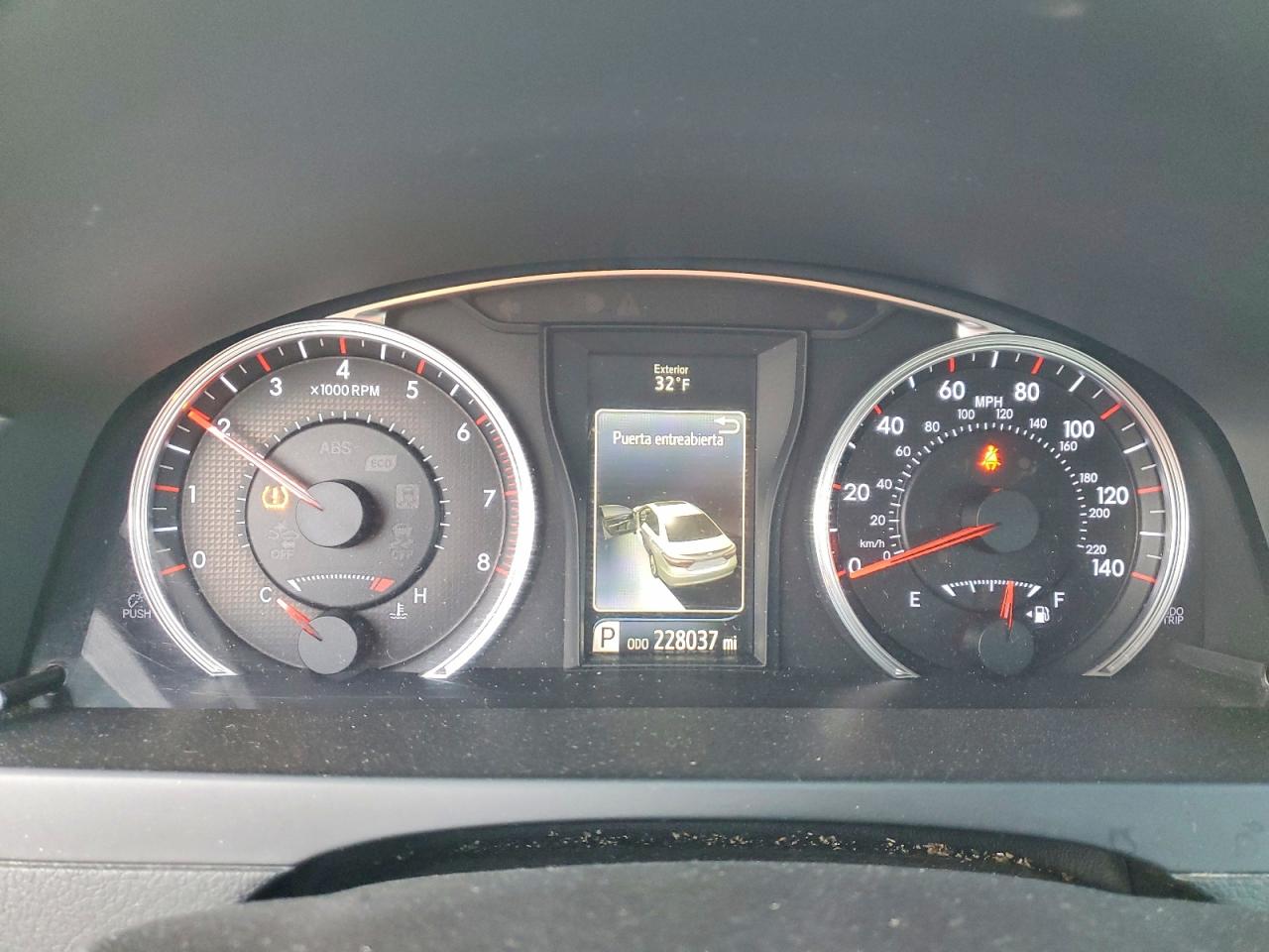 2015 TOYOTA CAMRY SE photo 9