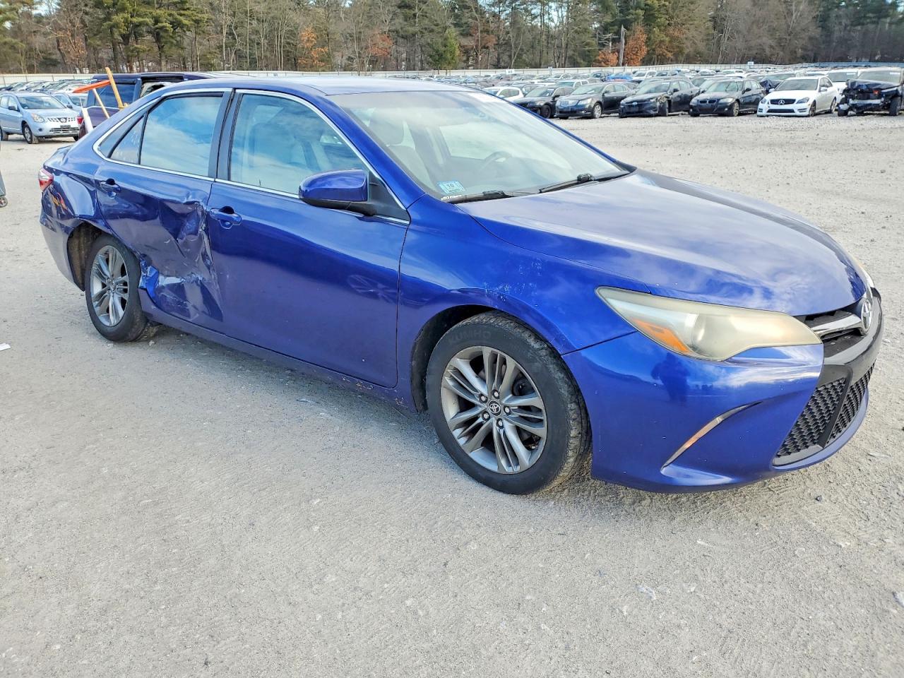 2015 TOYOTA CAMRY SE photo 4