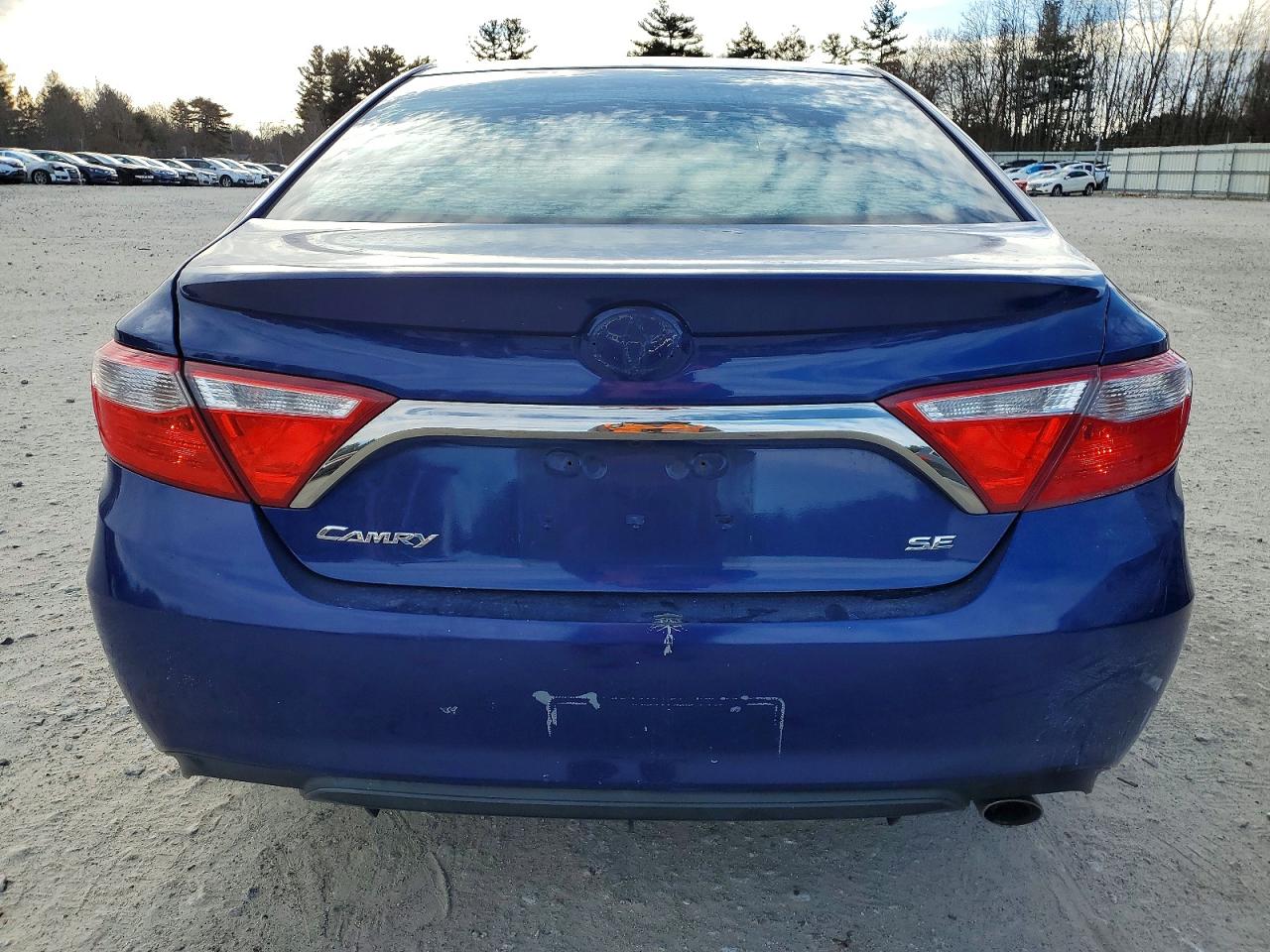 2015 TOYOTA CAMRY SE photo 6