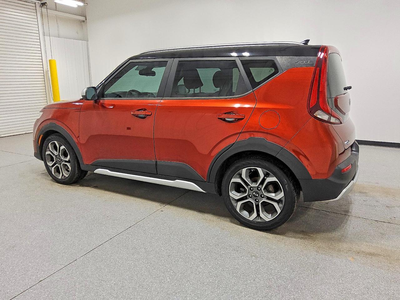 2021 KIA SOUL X-LINE photo 2
