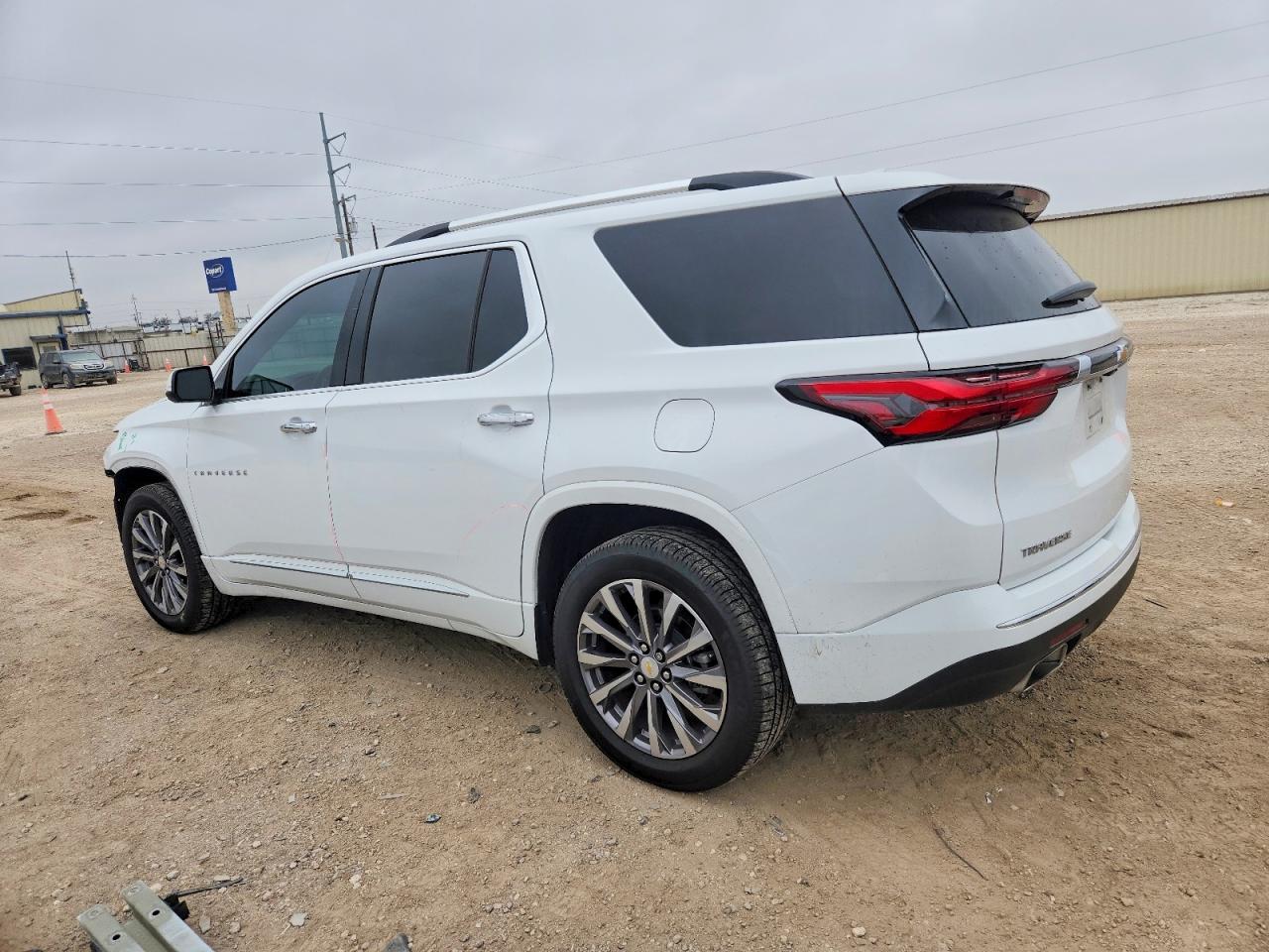 2023 CHEVROLET TRAVERSE PREMIER photo 2