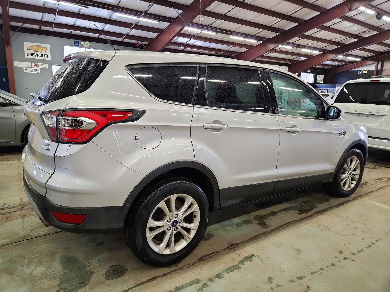 2017 FORD ESCAPE SE photo 5