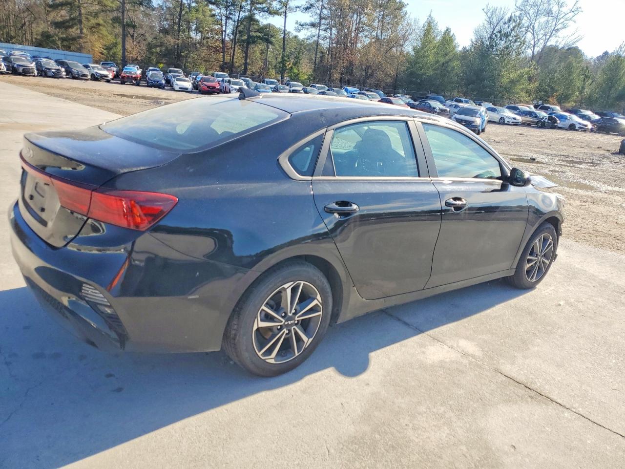 2023 KIA FORTE LX photo 3