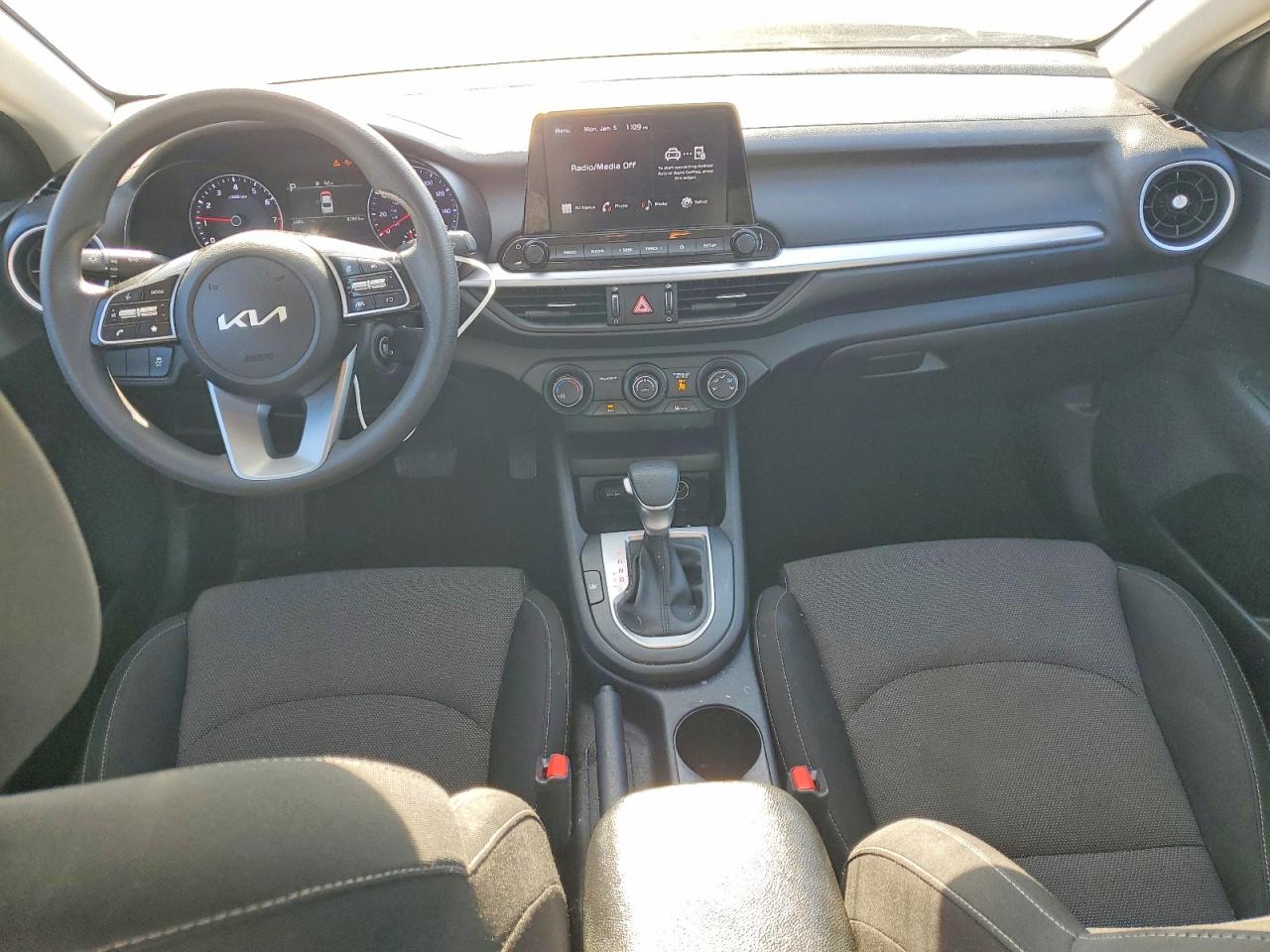 2023 KIA FORTE LX photo 8