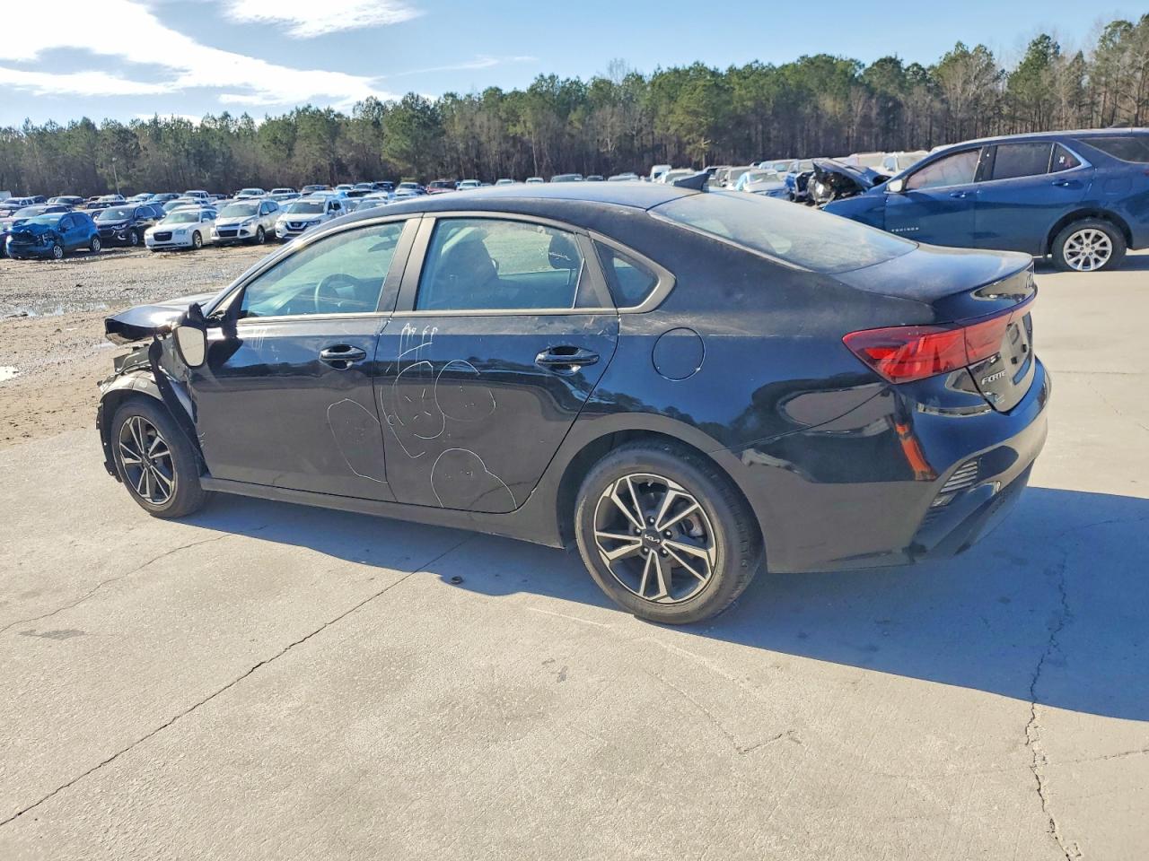 2023 KIA FORTE LX photo 2