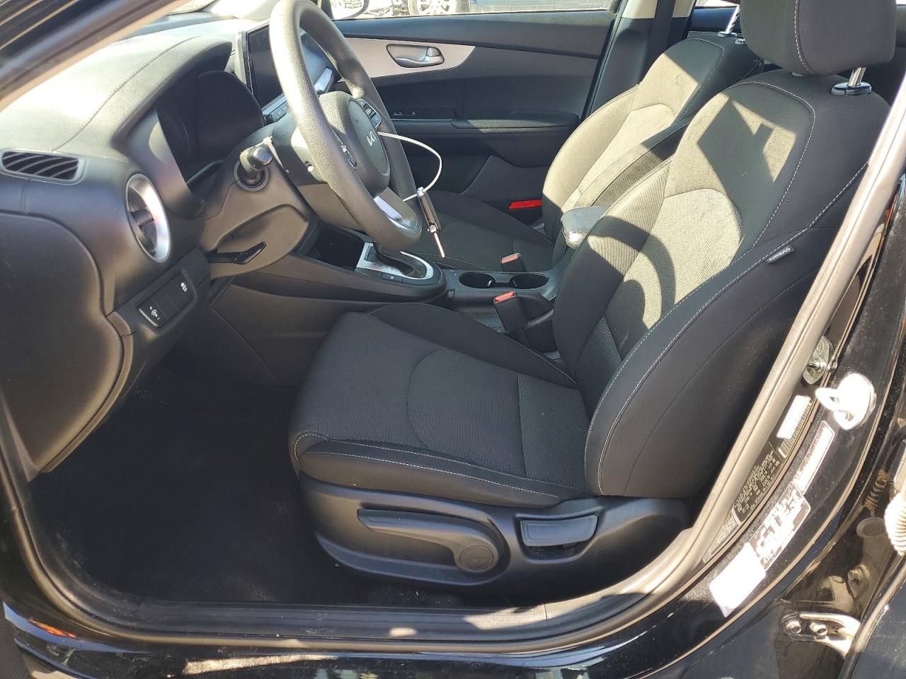2023 KIA FORTE LX photo 7