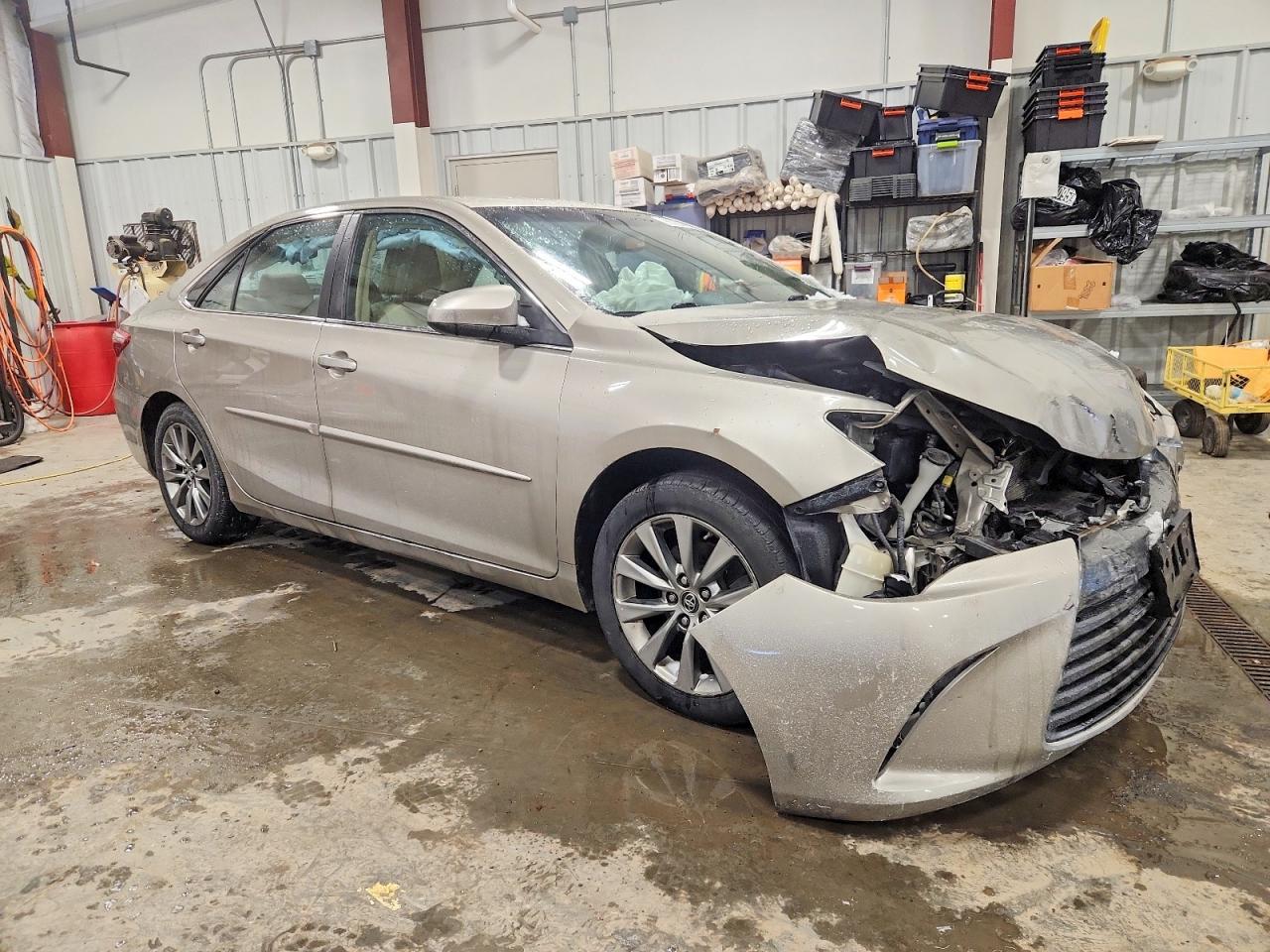 2015 TOYOTA CAMRY LE photo 4