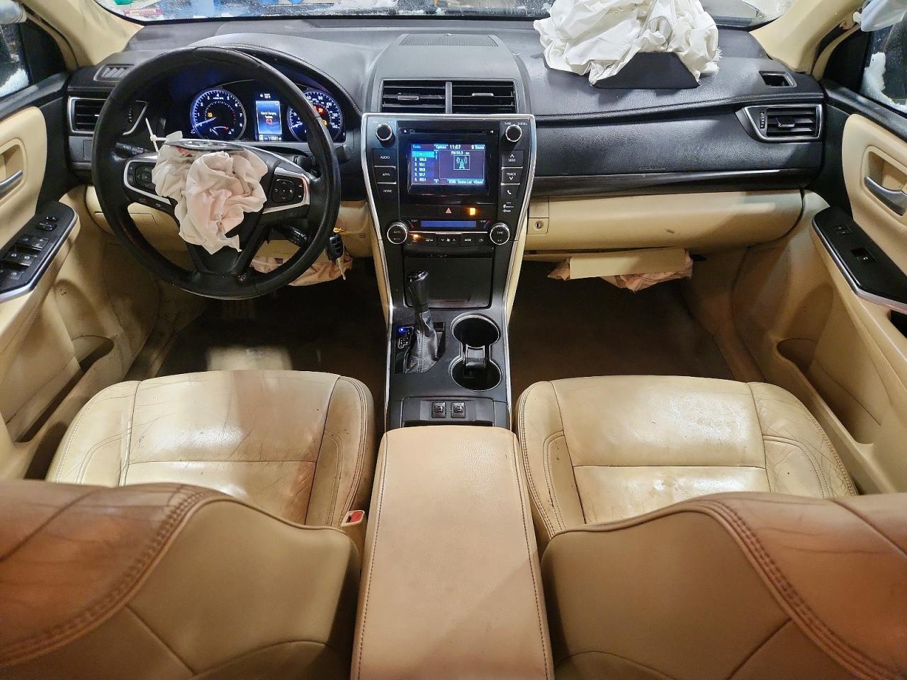 2015 TOYOTA CAMRY LE photo 8