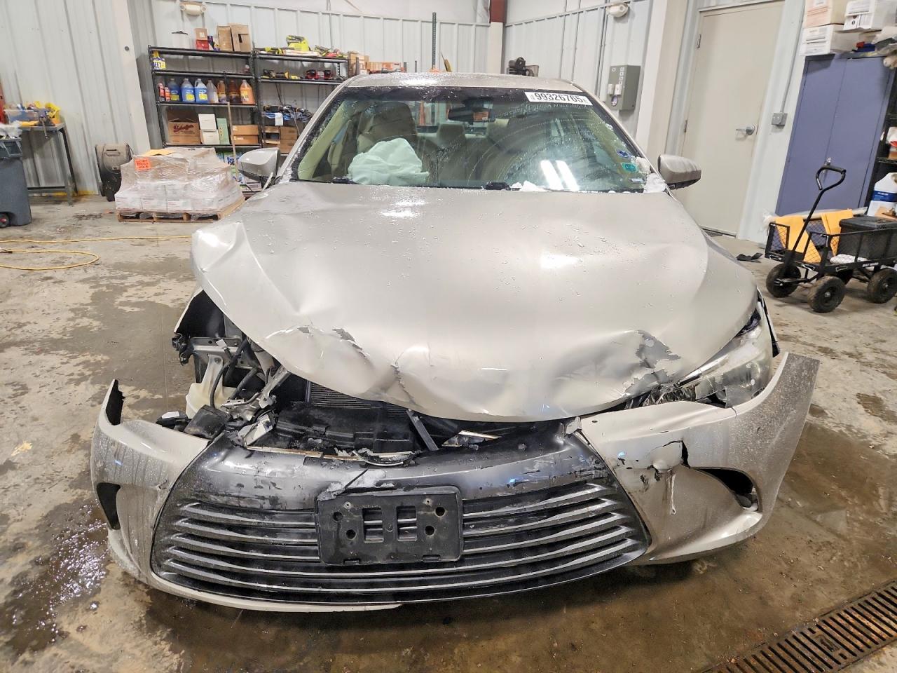 2015 TOYOTA CAMRY LE photo 5