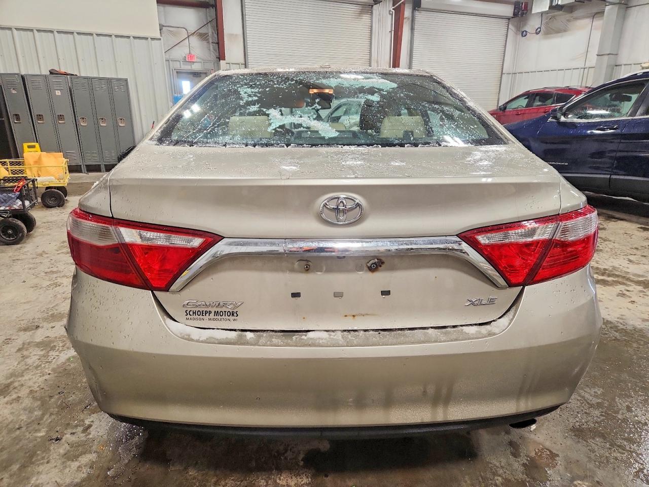 2015 TOYOTA CAMRY LE photo 6