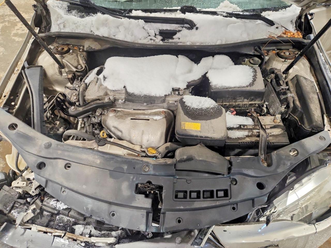 2015 TOYOTA CAMRY LE photo 11