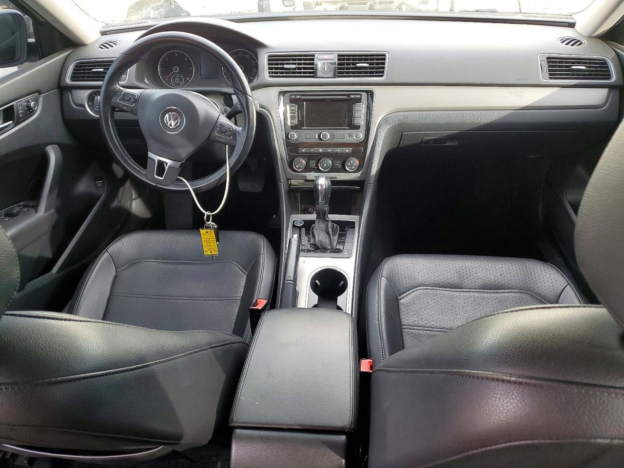 2014 VOLKSWAGEN PASSAT SE photo 8