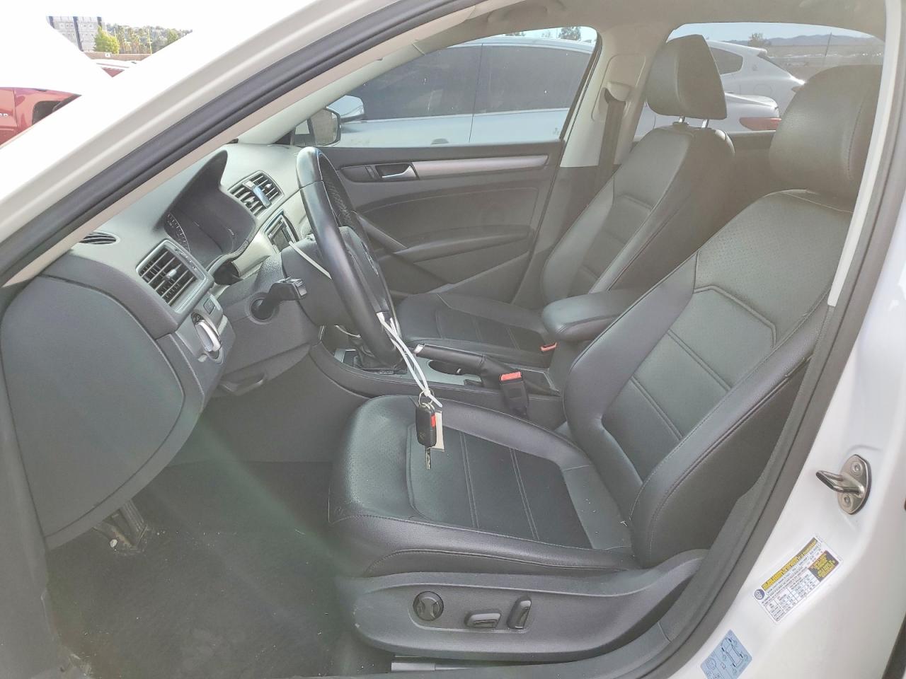 2014 VOLKSWAGEN PASSAT SE photo 7