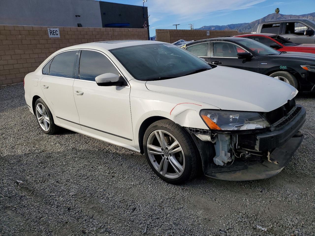 2014 VOLKSWAGEN PASSAT SE photo 4