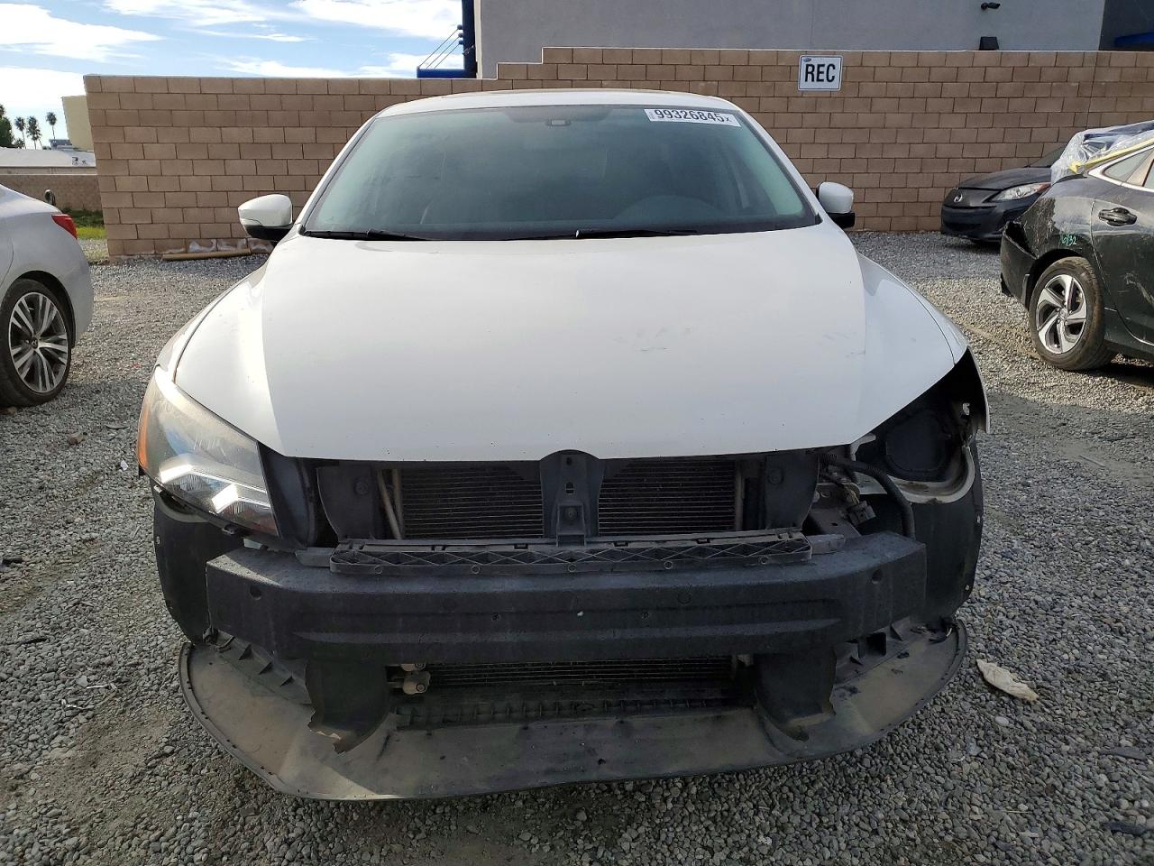 2014 VOLKSWAGEN PASSAT SE photo 5