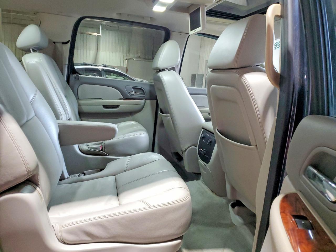 2008 CHEVROLET SUBURBAN K1500 LS photo 11
