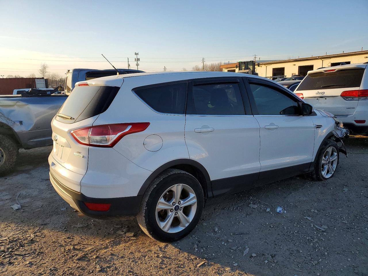 2015 FORD ESCAPE SE photo 3