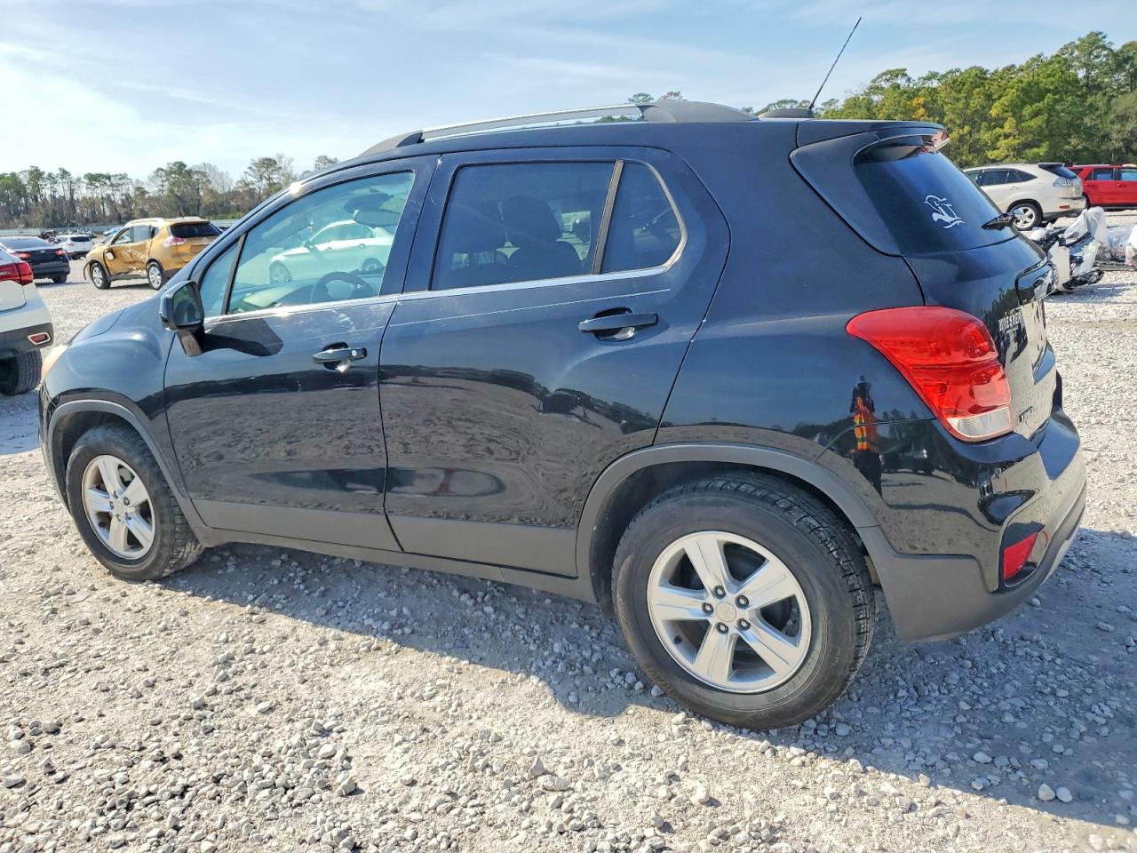 2017 CHEVROLET TRAX 1LT photo 2