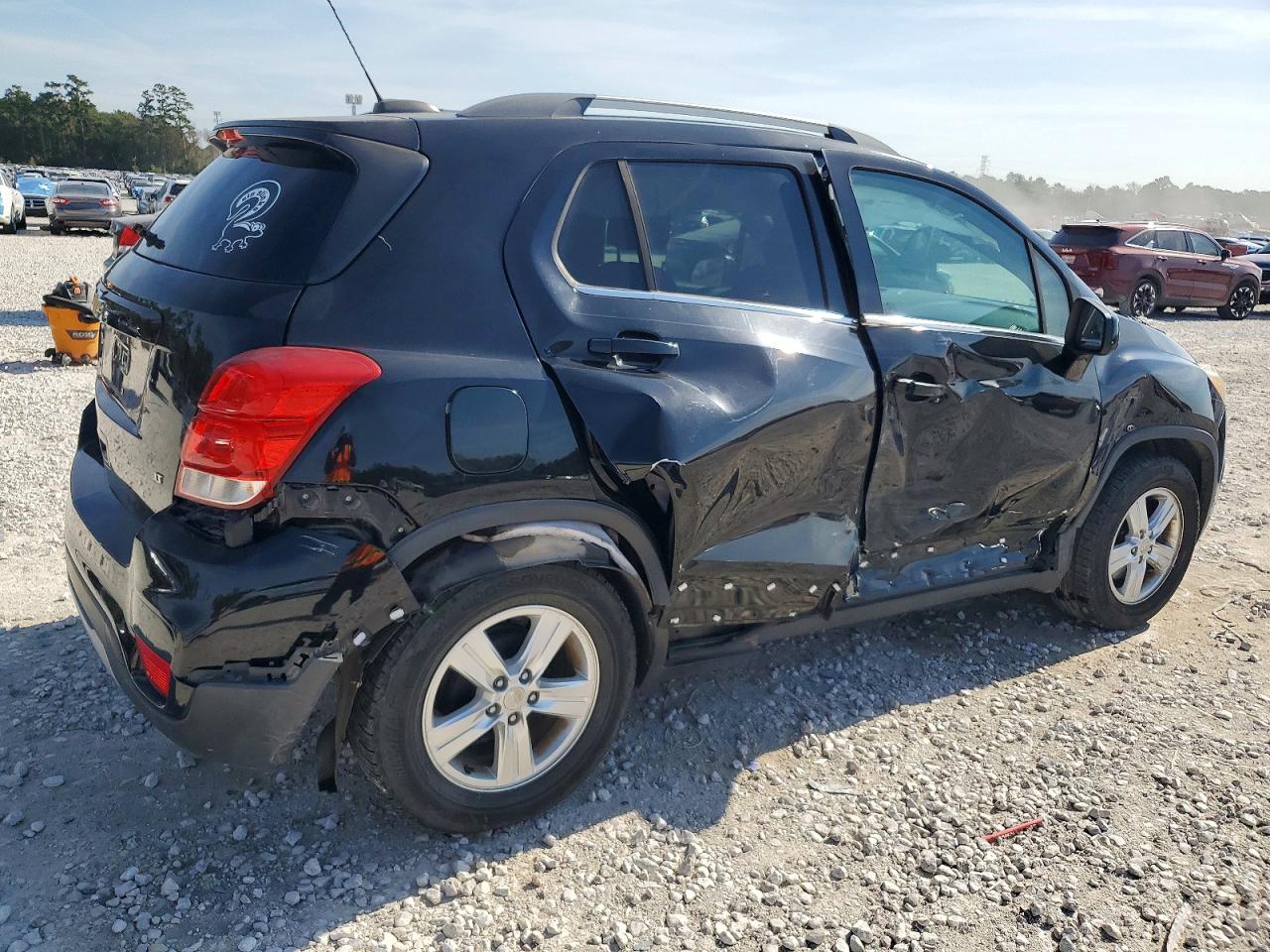 2017 CHEVROLET TRAX 1LT photo 3