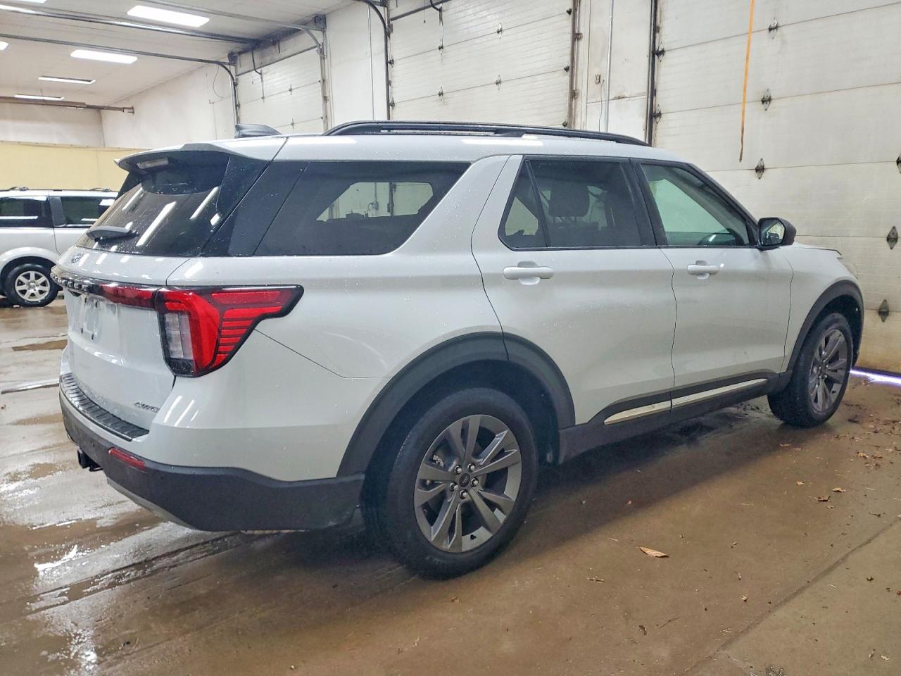 2025 FORD EXPLORER ACTIVE photo 3