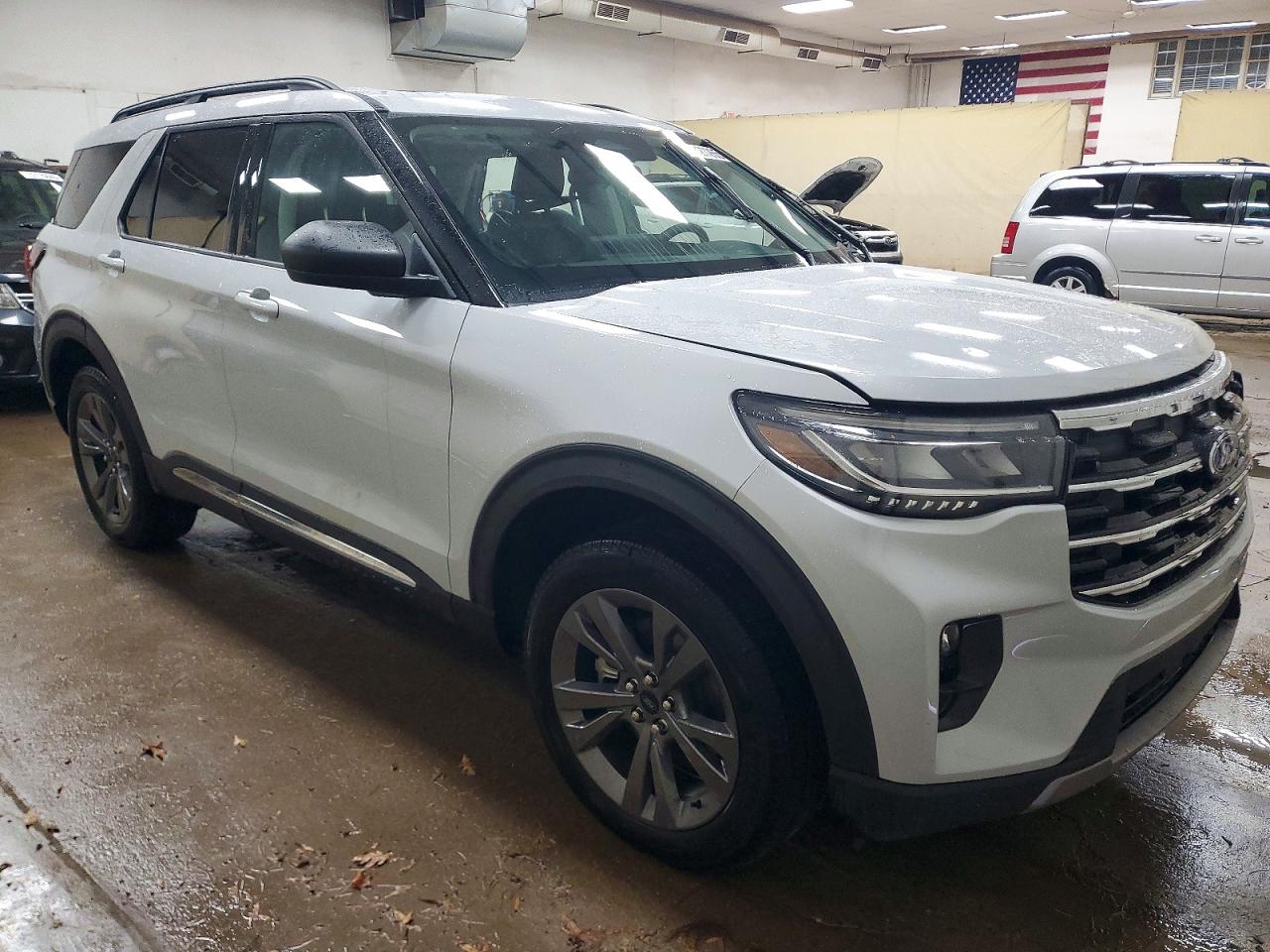 2025 FORD EXPLORER ACTIVE photo 4