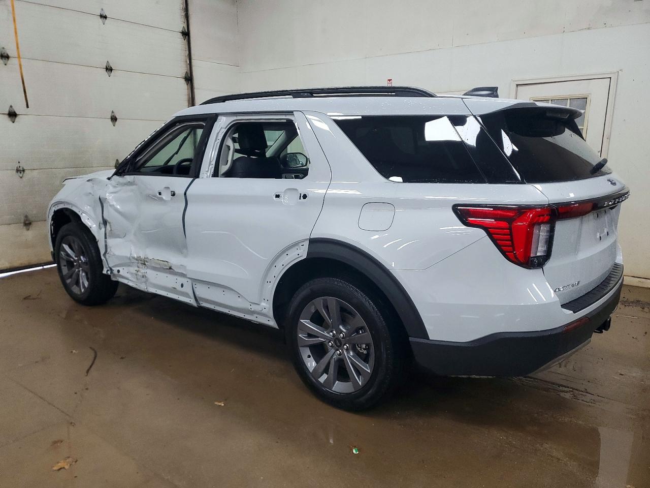 2025 FORD EXPLORER ACTIVE photo 2