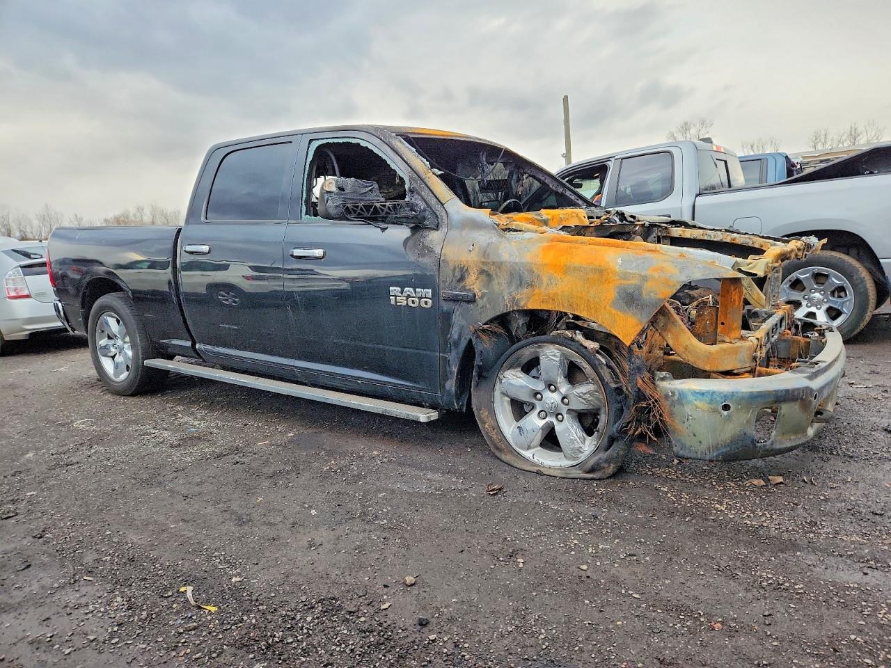 2015 RAM 1500 SLT photo 4