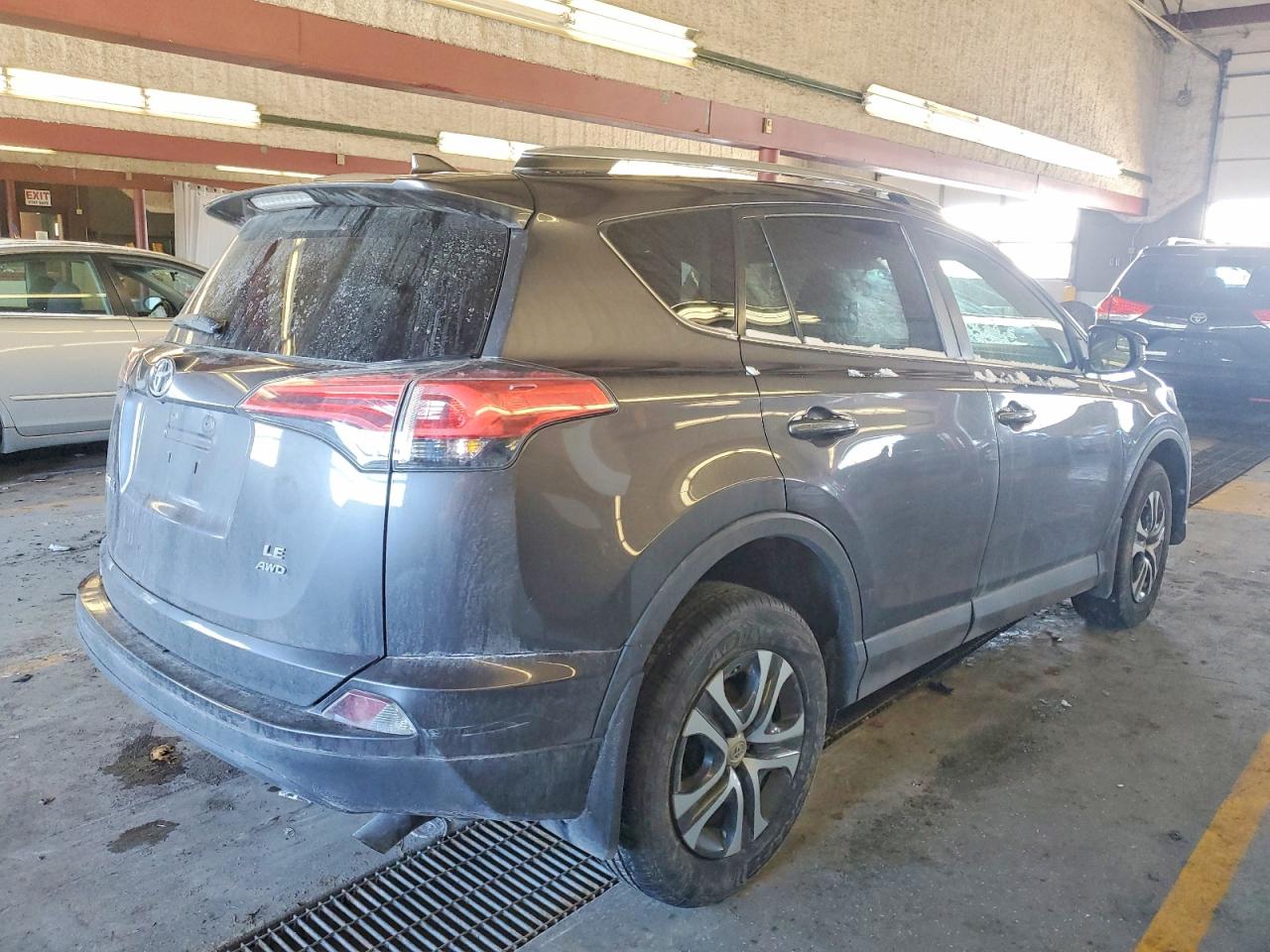 2016 TOYOTA RAV4 LE photo 5