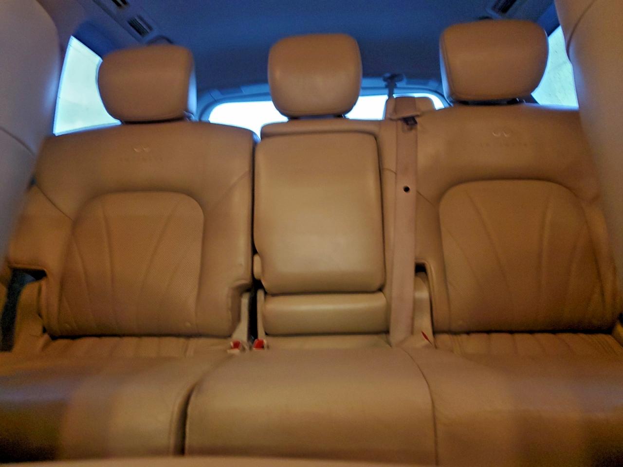 2012 INFINITI QX56 photo 10