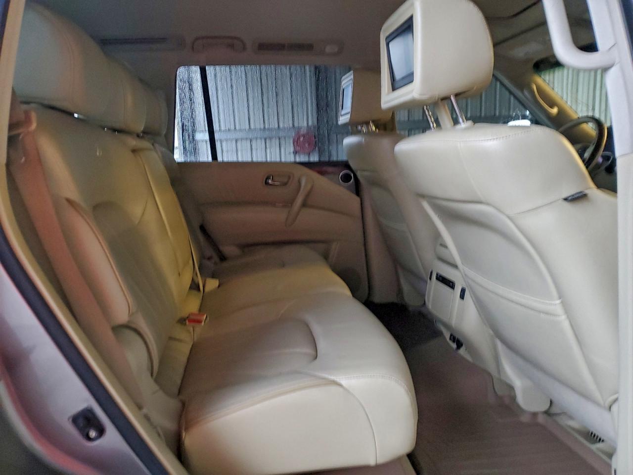 2012 INFINITI QX56 photo 11