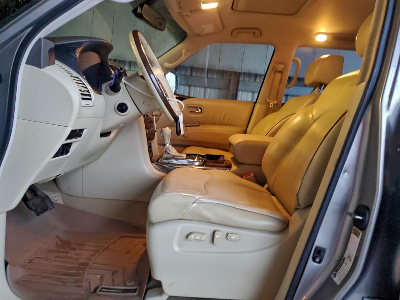 2012 INFINITI QX56 photo 7