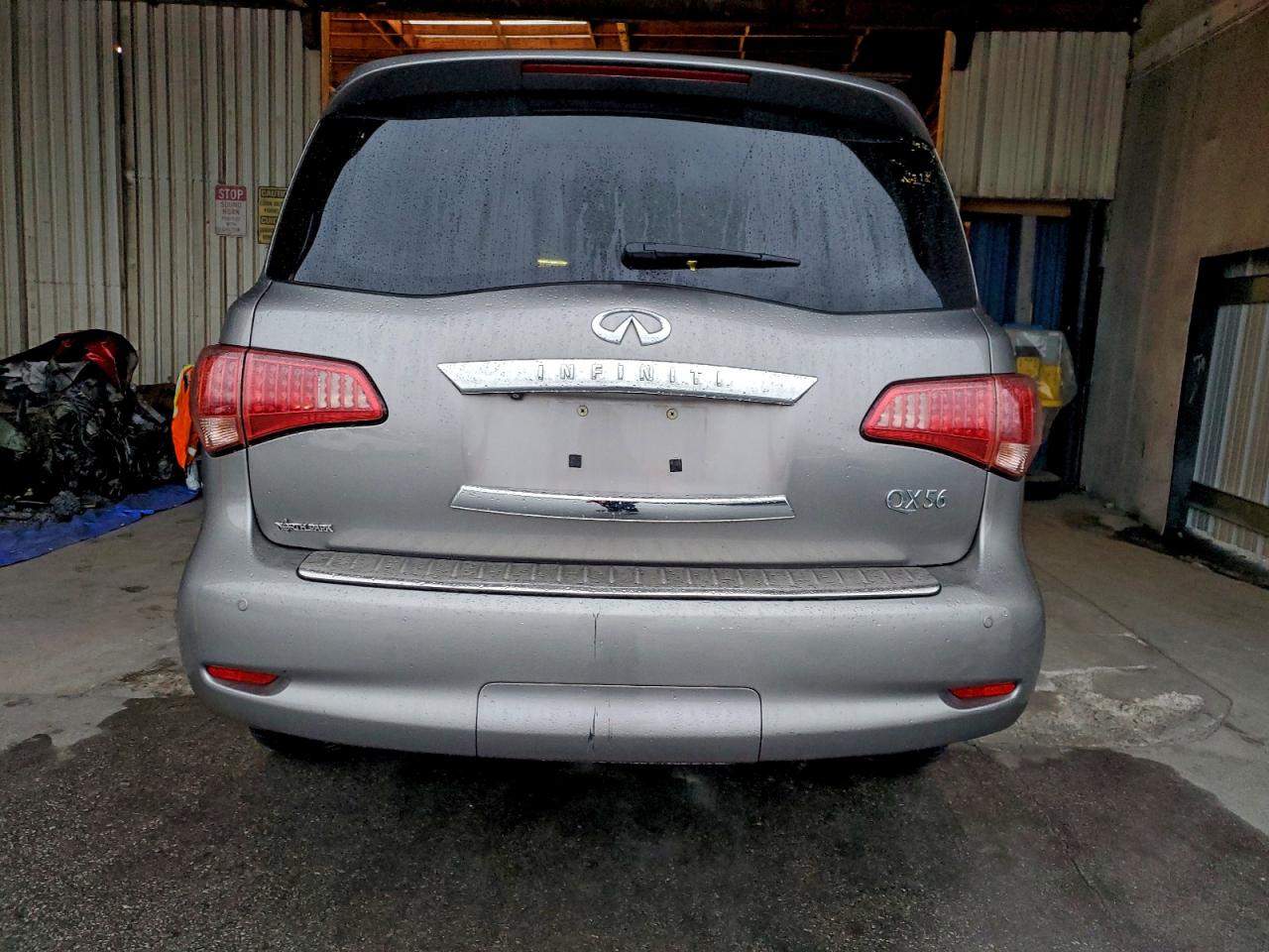 2012 INFINITI QX56 photo 6